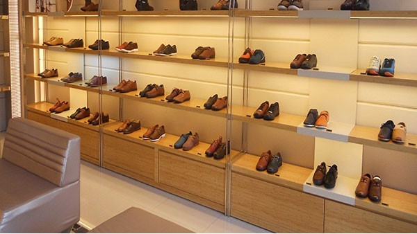 俄罗斯明年将对鞋、大衣等十类商品实行强制标签管理