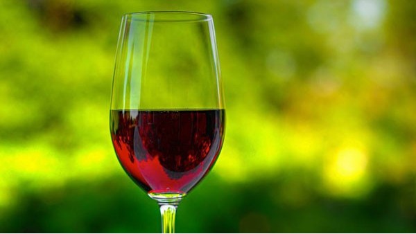 进口葡萄酒是一定要加贴中文背标吗？